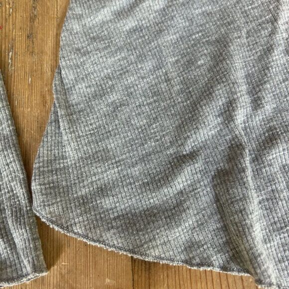 Intimately Free People Women's Size XS Gray V-Neck Ribbed Blouse Top Long Sleeve - Picture 4 of 7